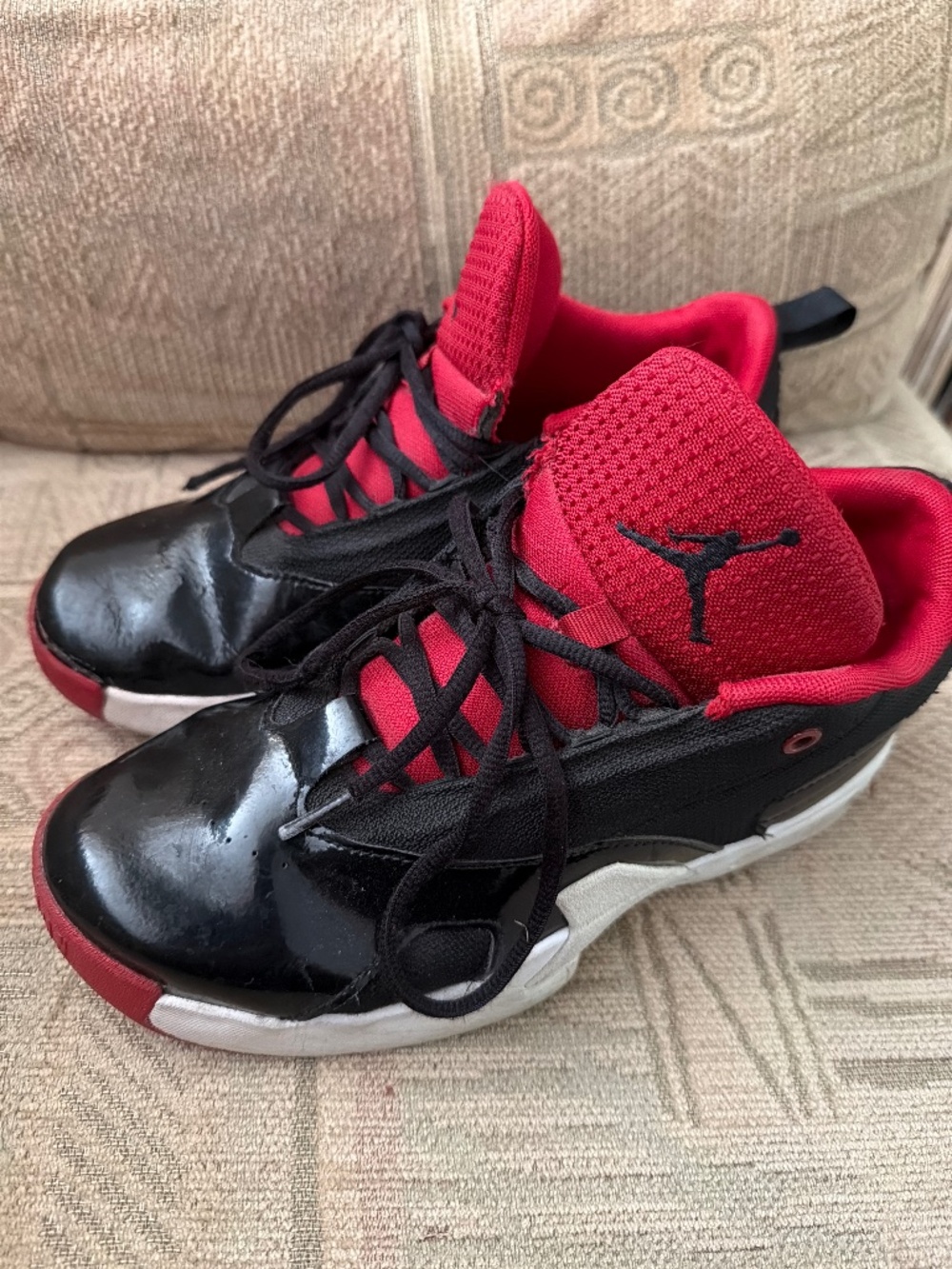 Jordan Flight Sneakers in Black patent Leather - 6.5 youth